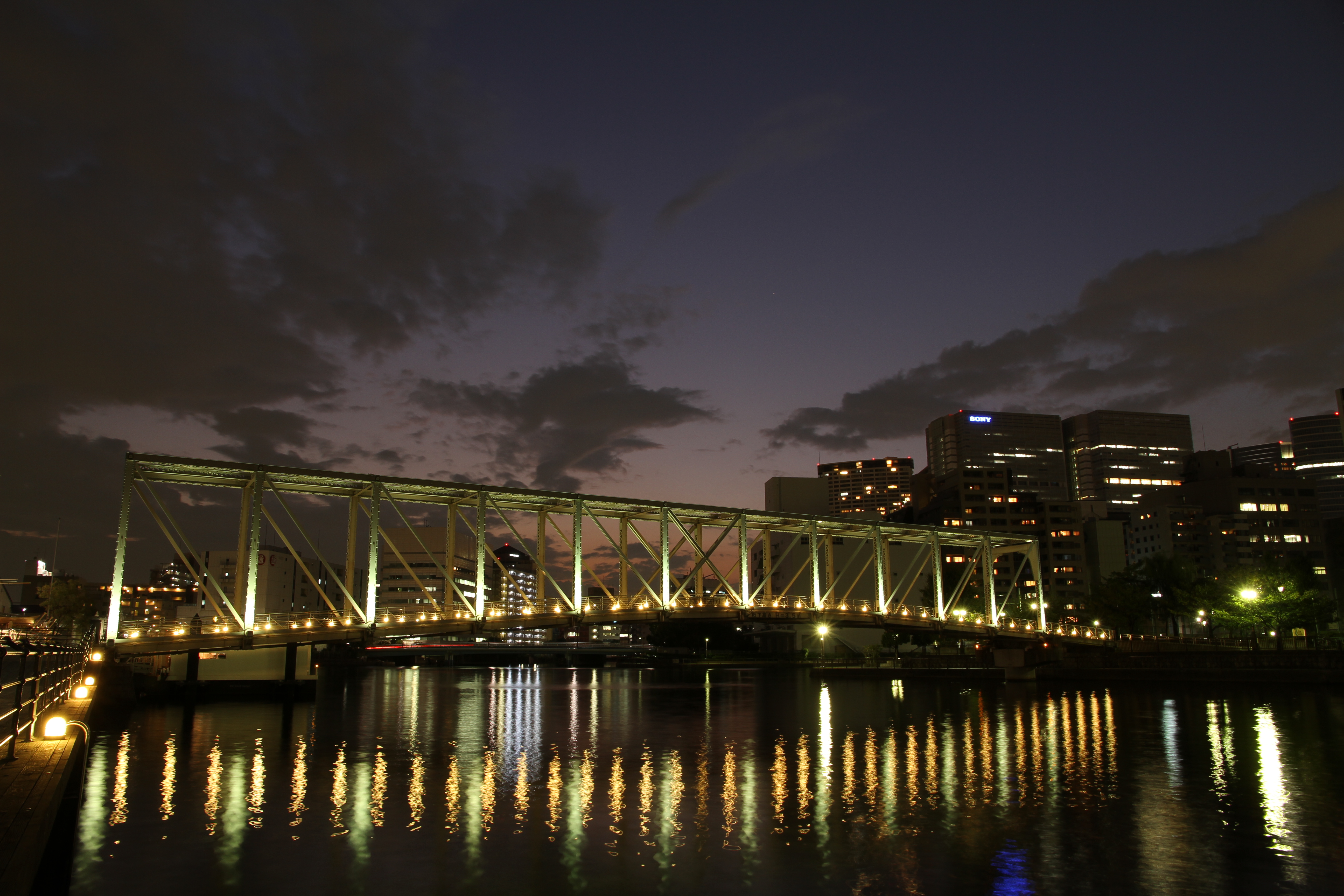 EOS 7D / EF-S 15-85mm F3.5-5.6 IS USM / ��5.1MB / 5,184�~3,456 / 6�b / F8 / -0.3EV / ISO100 / WB:�I�[�g / 15mm