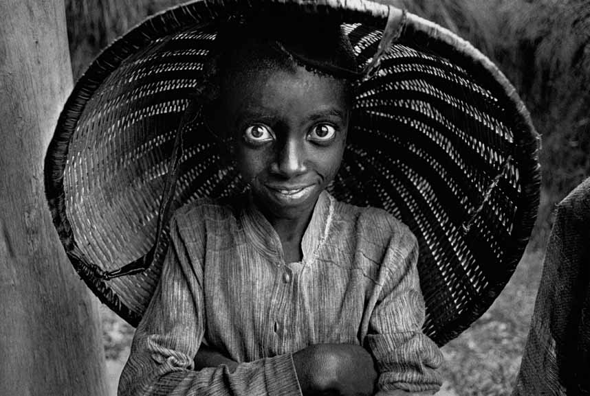 �}�^�����œ����q���A�������_�A1991�NPhotographs by Sebastia~o Salgado / Amazonas images Organized by Le'lia Wanick Salgado, the exhibition curator.