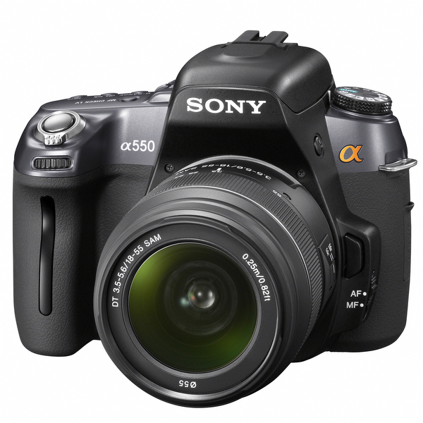 ��550�ɃY�[�������Y�L�b�g��DT 18-55mm F3.5-5.6 SAM�𑕒�