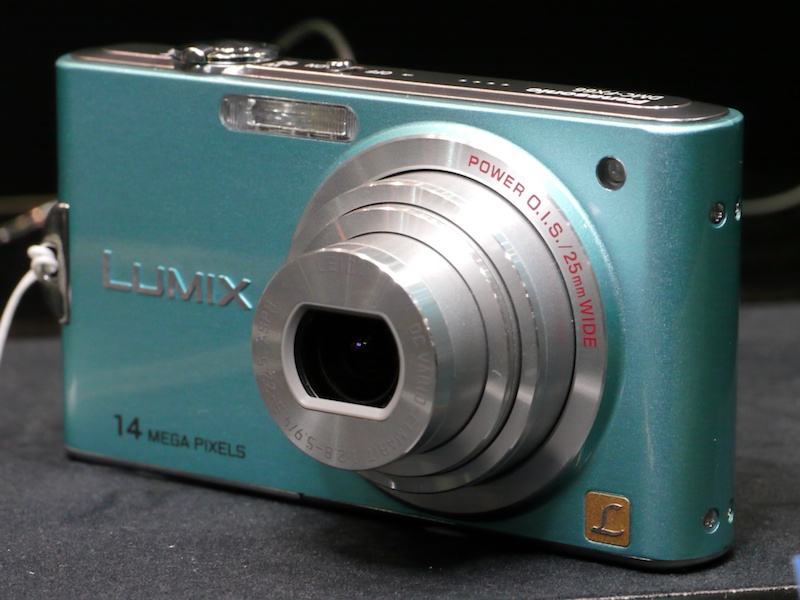 ��Ԃ̏��^�y�ʃ��f��FX�n�̍��t���f���ALUMIX DMC-FX66�̓W����������