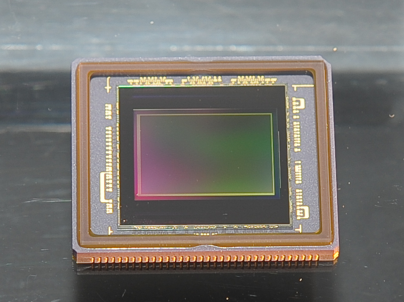 35mm�����Z�̏œ_�����ɂ���ɂ́A�����Y�̎��œ_������2.7���|����