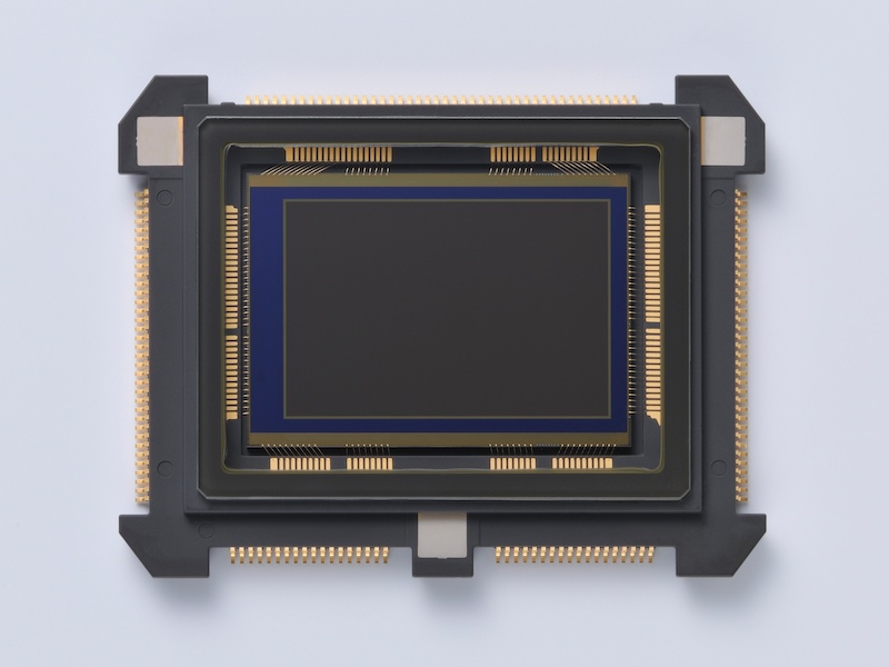 �L����2,416����f��CMOS�Z���T�[���̗p����