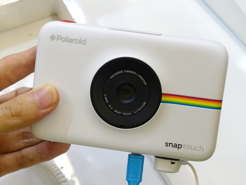 タッチ液晶で遊べる「Polaroid Snap Touch」初公開 - デジカメ Watch