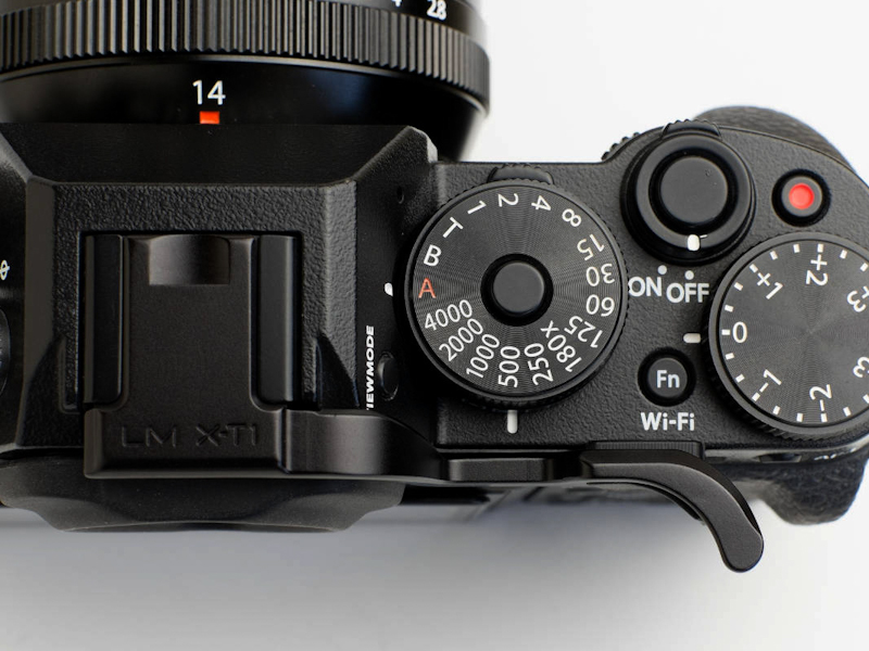FUJIFILM X-T1用のアルミ削り出しサムレスト - デジカメ Watch Watch