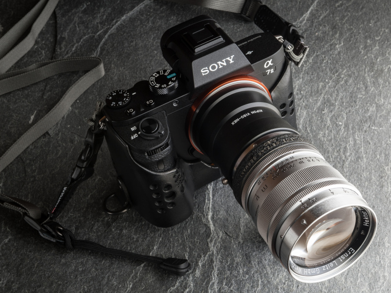 Sony α7 II ミラーレスカメラ ストラップ付き おすすめカメラグッズ】SONYのミラーレスカメラ a7 II と一緒に