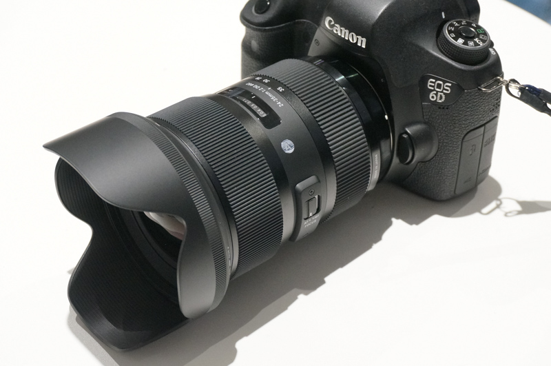 シグマ、新製品イベントでdp0 Quattroと24-35mm F2を披露