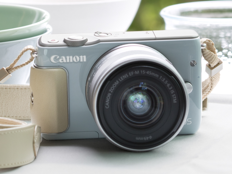 形から入るタイプなのでCanon ミラーレス一眼カメラ EOS M10(ホワイト)