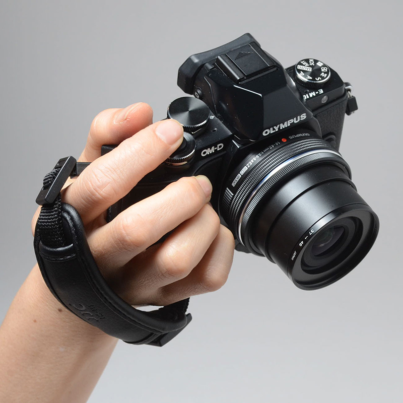 小型一眼レフ/ミラーレスカメラ用のハンドストラップ - デジカメ Watch Watch