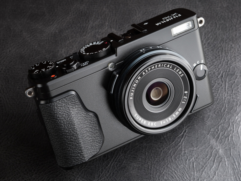 FUJIFILM Xシリーズ X70 - デジタルカメラ