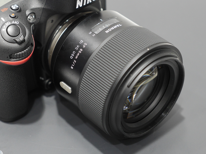 CP+2016】タムロン、新SP 85mm F/1.8と90mmマクロを展示 - デジカメ