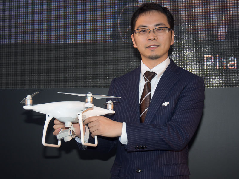 DJI「Phantom 4」発表 自分で障害物を避けるドローン - デジカメ Watch