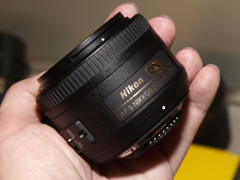 【PMA09】「AF-S DX NIKKOR 35mm F1.8 G」を展示したニコン