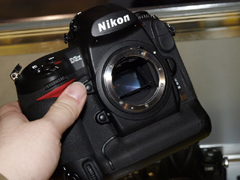 【PMA09】「AF-S DX NIKKOR 35mm F1.8 G」を展示したニコン