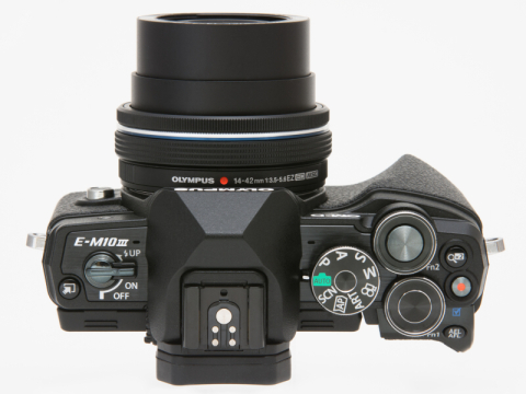 交換レンズレビュー：OLYMPUS OM-D E-M10 Mark III（外観・機能編 