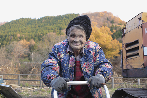 高木あつ子写真展:片品村のカヲルさん