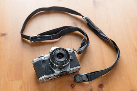 デジカメアイテム丼 ミラーレスカメラ向けの高機能ストラップを試す デジカメ Watch