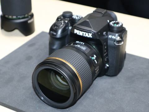 イベントレポート Cp 参考出品のhd Pentax D Fa 50mmf1 4 Sdm Aw 仮称 がタッチ トライコーナーで試せる デジカメ Watch