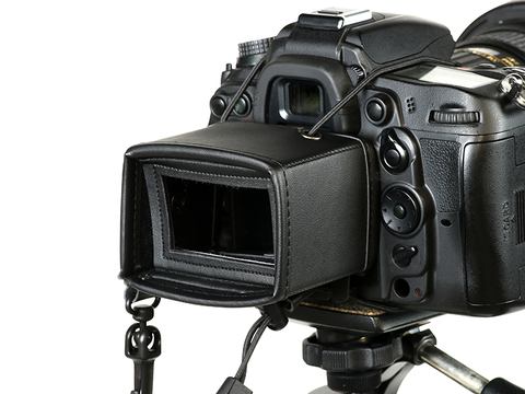 カメラの背面モニターを見やすく 革調素材の液晶フード デジカメ Watch