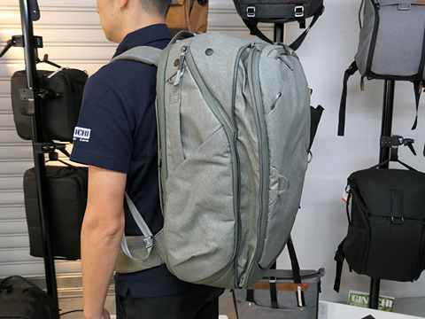 Peak Design「トラベルバックパック45L」が参考展示 - デジカメ