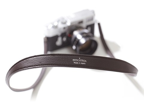 Industria 国産シュリンクレザー採用のカメラストラップ デジカメ Watch