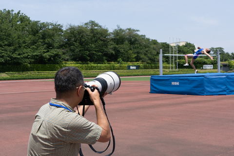 特別企画 ソニーの新望遠レンズで陸上競技を撮影 プロスポーツカメラマンが体験してみた デジカメ Watch
