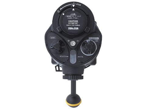 耐圧水深100m・GN33の水中ストロボ「YS-D3 LIGHTNING」 - デジカメ Watch