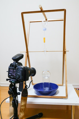 水滴をぶつけて描く 水のモンスター 5月号特集 家で撮る写真 より 水滴アートの撮り方 デジカメ Watch