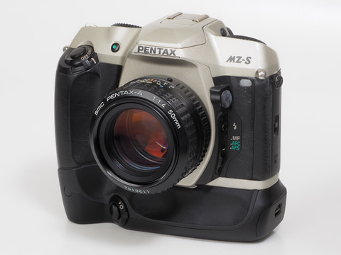 赤城耕一の「アカギカメラ」 第3回：PENTAXの一眼レフ宣言によせて（銀 