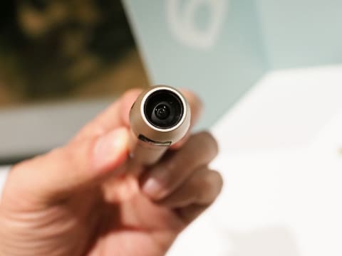 ベクノス、ペン型全天球カメラ「IQUI」の実機を披露 - デジカメ Watch