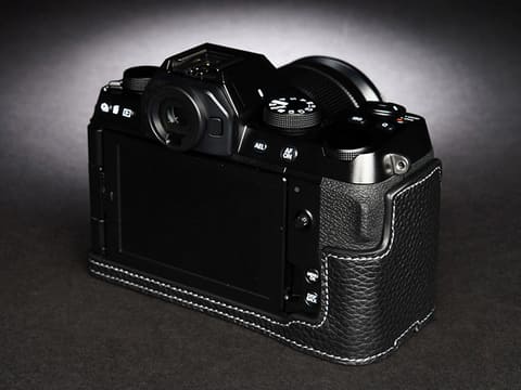 FUJIFILM X-S10」用のレザーカメラケース - デジカメ Watch