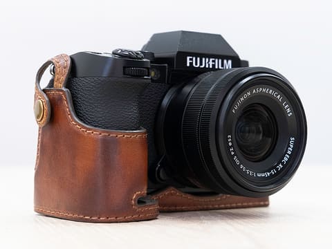KAZA、ビンテージレザーの「FUJIFILM X-S10」用カメラケース 