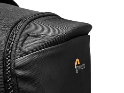 Lowepro 保護性能を強化した フリップサイド Aw Iii 2モデル サイドアクセス構造も採用 デジカメ Watch