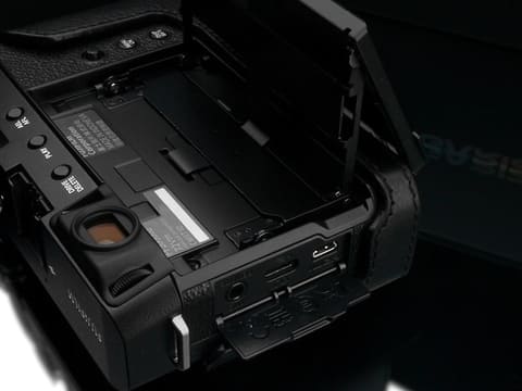 GARIZ、イタリアンレザーのFUJIFILM X-E4用カメラケース。ブラックと ...