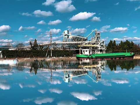 スマホで ウユニ塩湖のような シンメトリー映像が撮れる Gizmon Uyuni Mirror 9 800円 デジカメ Watch