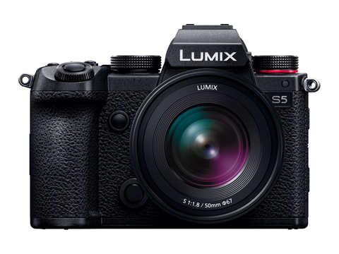 パナソニック、重量300gのフルサイズ標準大口径レンズ「LUMIX S