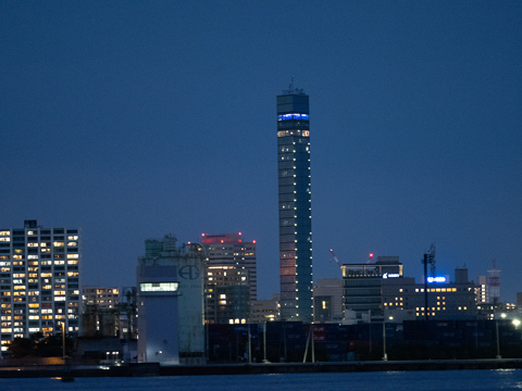 ミニレポート 工場夜景クルーズで 1 000mm相当 手ブレ補正8段分 の手持ち撮影を試す M Zuiko Digital Ed 150 400mm F4 5 Tc1 25x Is Pro デジカメ Watch