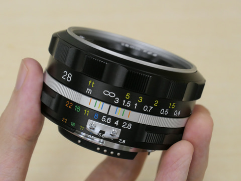 コシナ、15cmまで寄れるニコンFマウント用レンズ「COLOR-SKOPAR 28mm