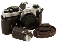 Swimming Fly、“レッド”や“パープル”も選べる「Nikon FM2用本革速写