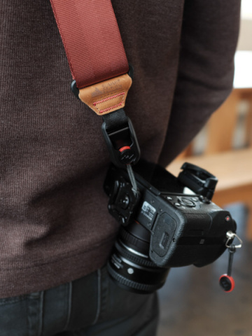 カメラの着脱が容易なストラップ Slide にミラーレス用 デジカメ Watch Watch