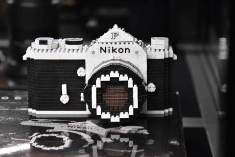 ナノブロック Nikon F」「ニコン カメラトランプ」がオンラインでも 
