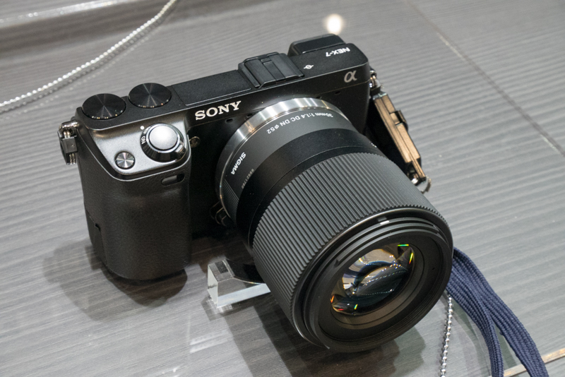 Sigma 30mm sony. Sigma 30 mm 1.4 Sony e Alpha photo.