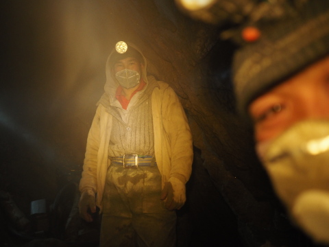 清水哲朗写真展 Ninja モンゴルの金鉱山労働者たち デジカメ Watch Watch