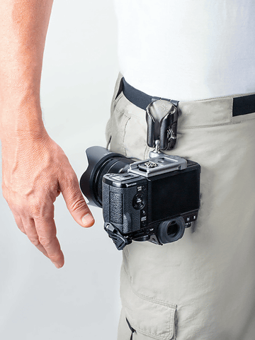 カメラ2台を腰に吊り下げられる「SPIDER CAMERA HOLSTER」 - デジカメ