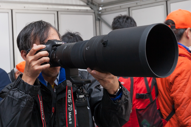 シグマ デジタル一眼レフ 望遠レンズ シグマ、軽量コンパクトな500mm望遠レンズと15mmでF1.4の明るさを実現
