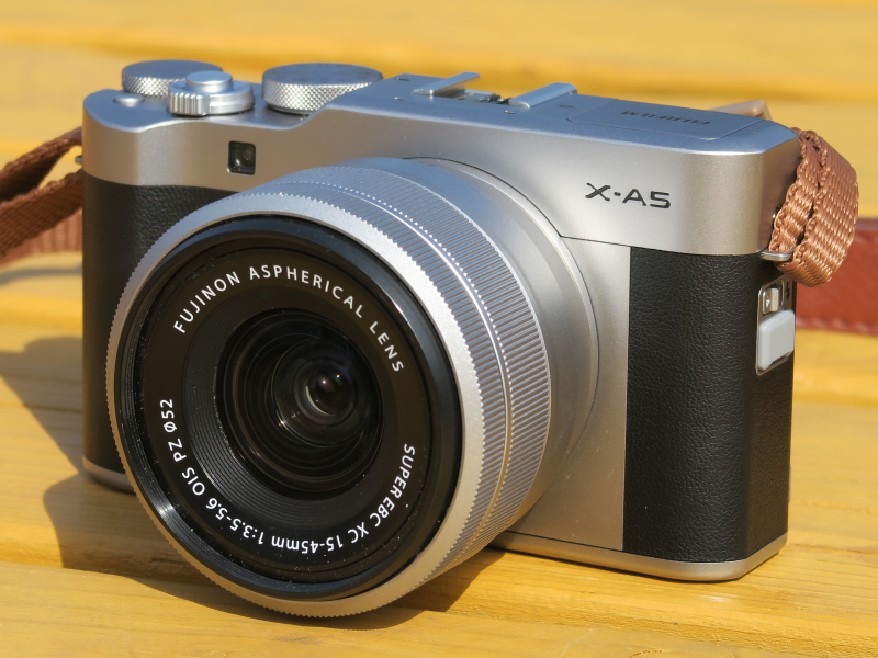 Fujifilm X-A5 XC15-45mmレンズセット(SDカード付)