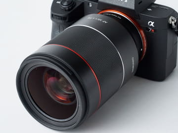 サムヤンのベストセラー”ソニー用APS-Cレンズ「12mm F2」がAF化