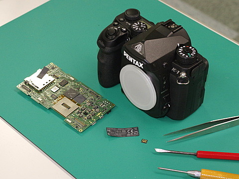 特別企画：「PENTAX K-1アップグレードサービス」の作業を覗いてきた