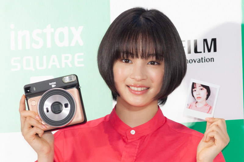 富士フイルム、1.7万円の正方形チェキ「instax SQUARE SQ6