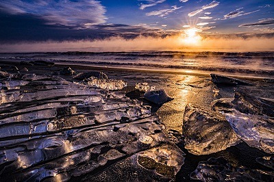 岸本日出雄写真展：氷が創る奇跡の海岸 －ジュエリーアイス