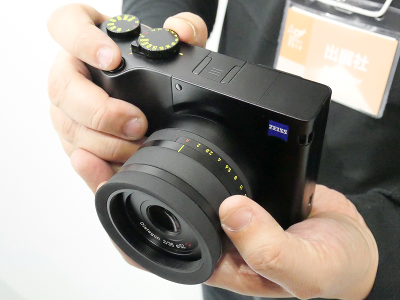 the zeiss zx1